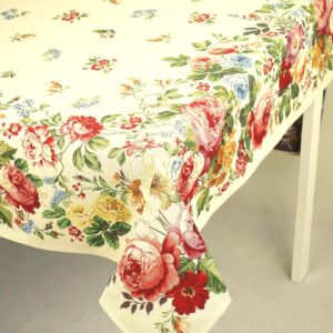 Elegancki obrus z motywem kwiatów-ponadczasowa klasyka